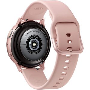 ساعت سامسونگ مدل Galaxy Watch Active2 40mm فقط 90 گرم وزن دارد که باعث می شود در طول روز و هنگام به دست داشتن ساعت راحت باشید و به مچ شما فشاری وارد نکند. بدنه ی این ساعت نیز از فلز می باشد که زیبایی خاصی را به ساعت بخشیده است.